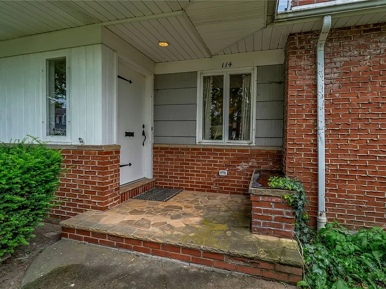 114 Burbank Dr — Photo 5