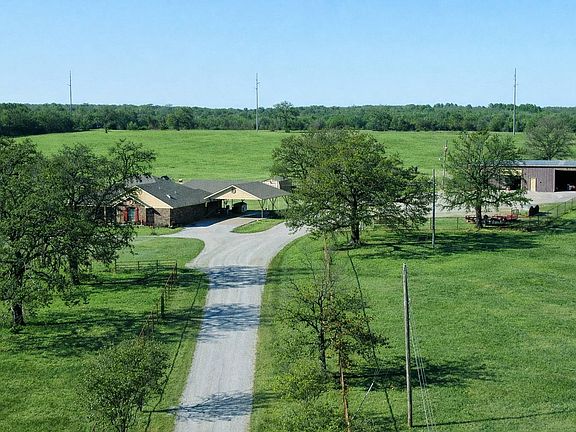 3rd image of 553 Concord Rd