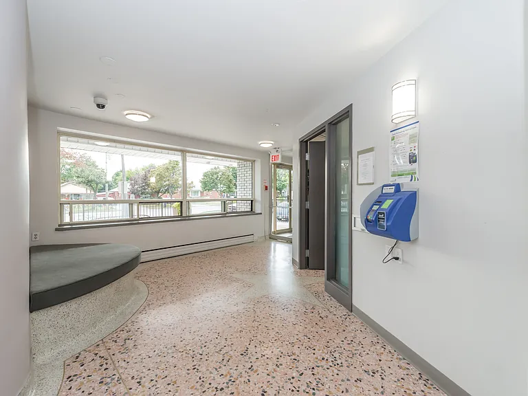833 Kennedy Rd — Photo 19