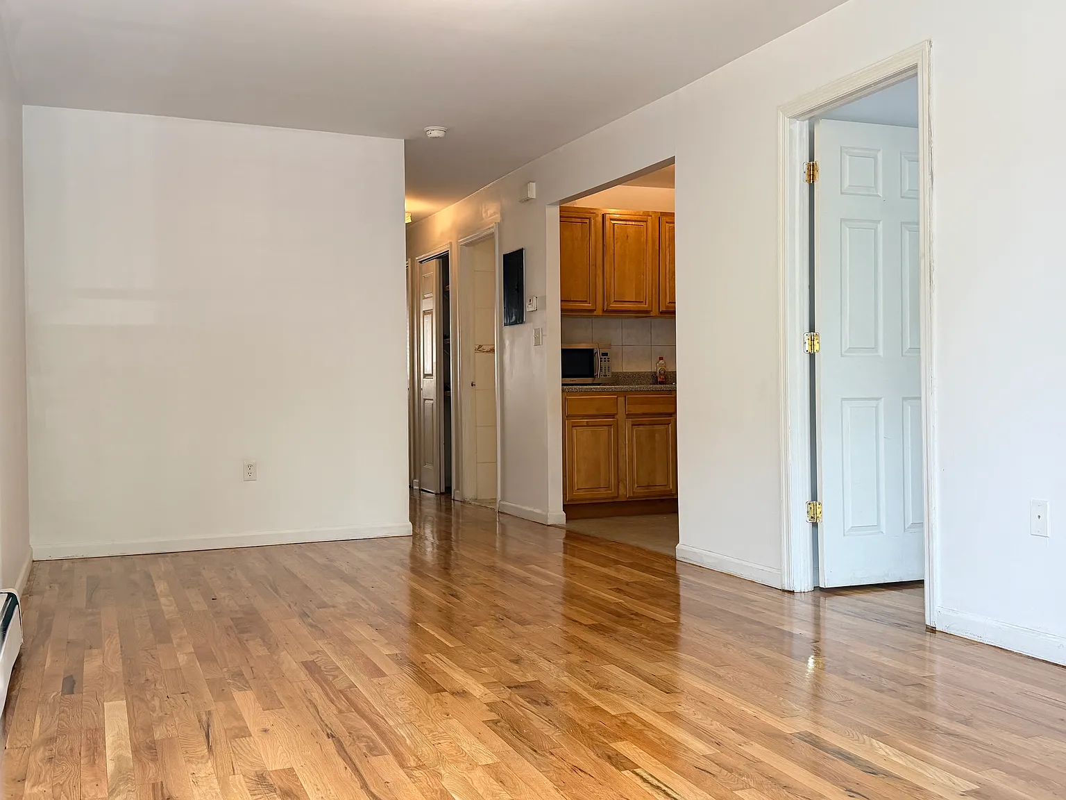 3 bed, 1060 sqft, $2,900 — Photo 4