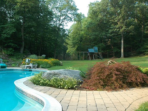 3rd image of 37 Birch Dr