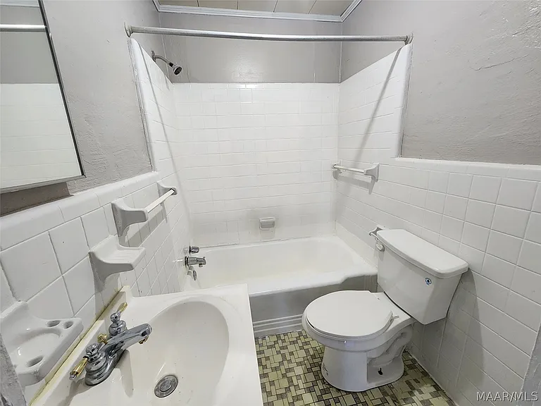 210 W Osceola St — Photo 11
