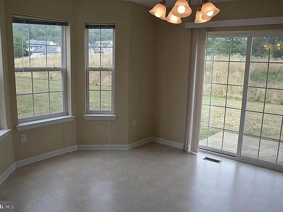 5th image of 2431 Newtown Dr #2431