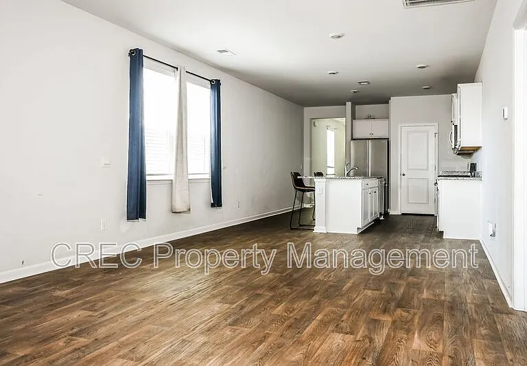 928 Woodside Creek Ln — Photo 5