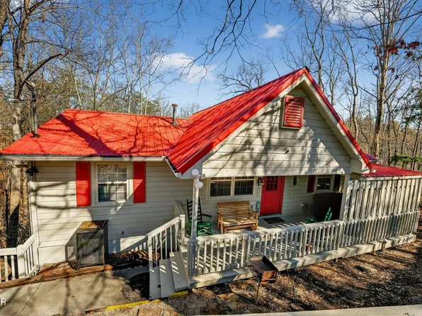 623 Country Oaks Dr, Pigeon Forge, TN 37863