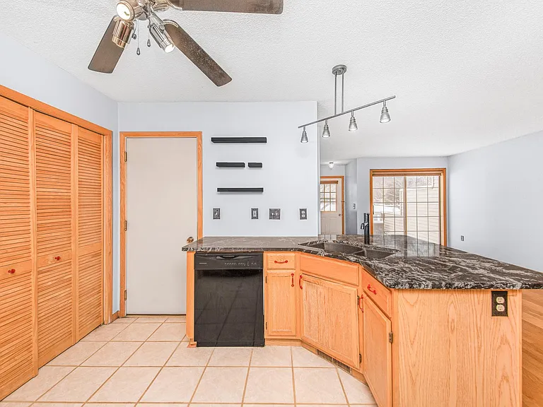4038 Crystal Cir — Photo 5