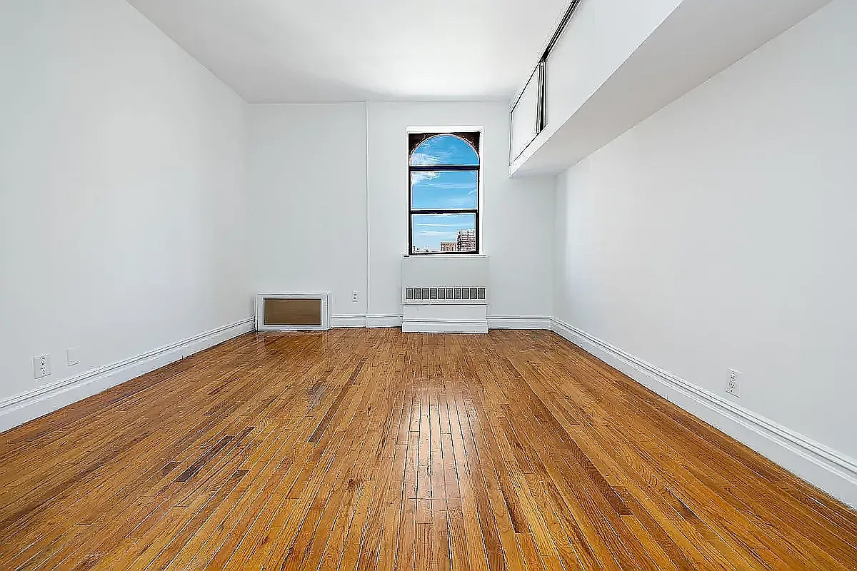 154 West 70th Street — Photo 2