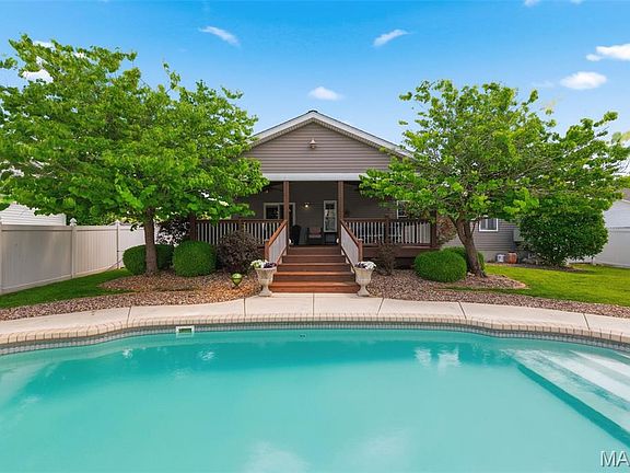 2nd image of 5 Knoll Creek Ct