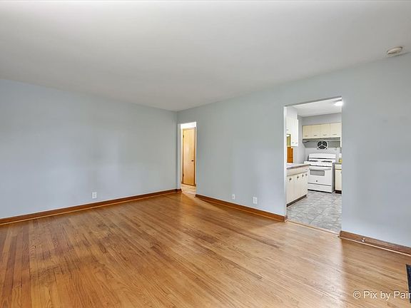 4th image of 2204 Washington St