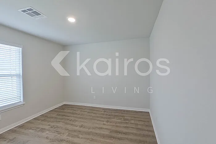 301 Saint James Pl — Photo 13