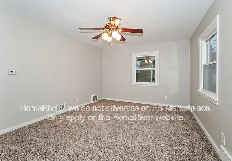 411 Hillview St — Photo 2