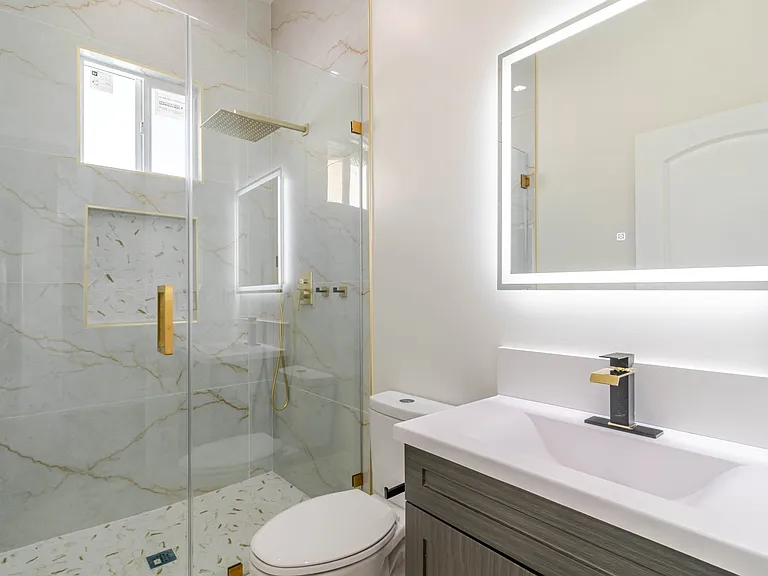 10654 Nassau Ave — Photo 21