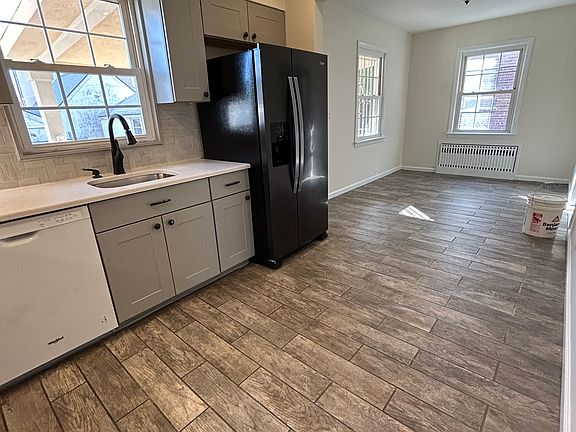 3rd image of 242 Cromwell Ave #1