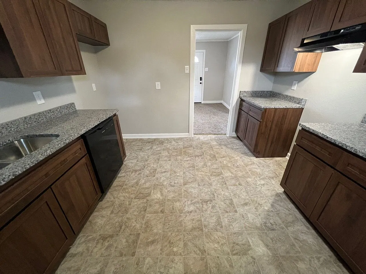 1907 Boyle Ave — Photo 2