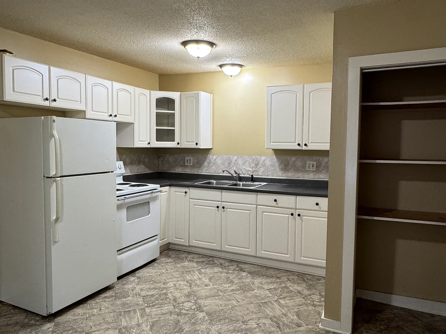 3 bed, 1200 sqft, $2,000 — Photo 4
