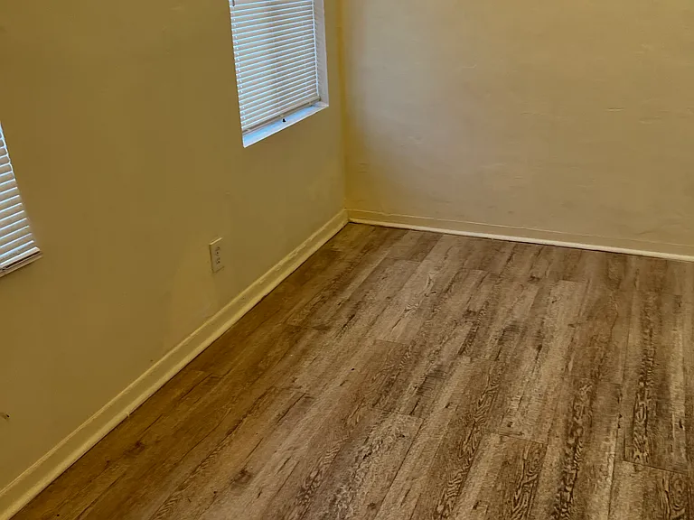 342 W 52nd Pl — Photo 11