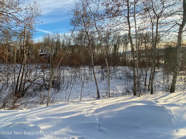 300 Prater Canyon Dr, Thayne, WY 83127