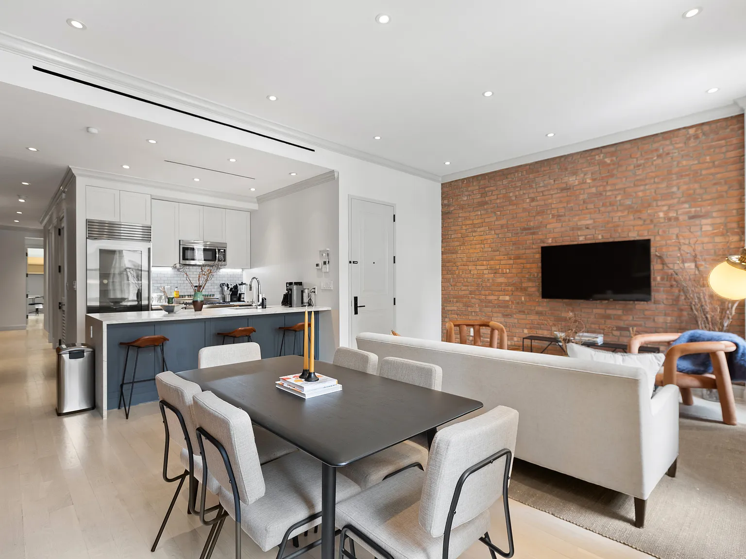 808 Lexington Avenue — Photo 2