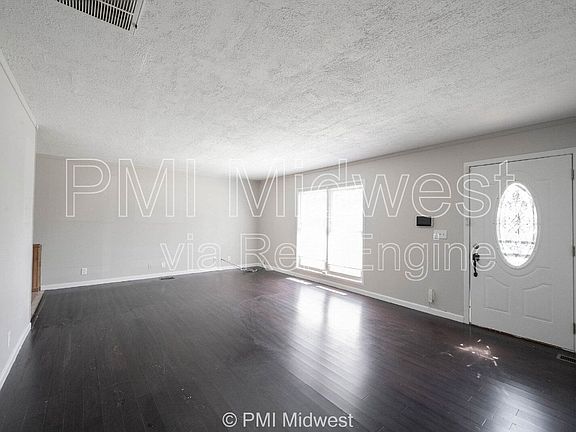 3rd image of 3926 Malibu Dr