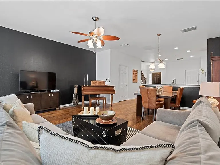 941 Hampton Cir #109 — Photo 27