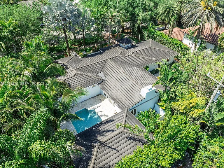 1037 Alfonso Ave — Photo 8