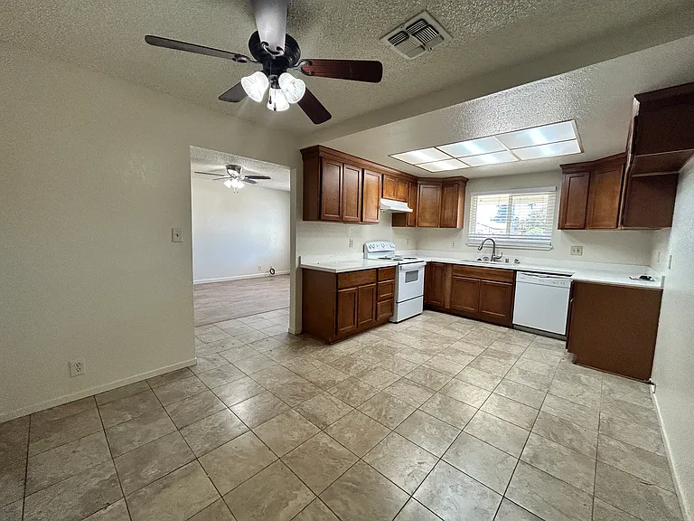 744 Alpine Ave — Photo 5