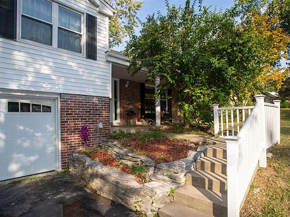 3rd image of 9 Montauk Dr