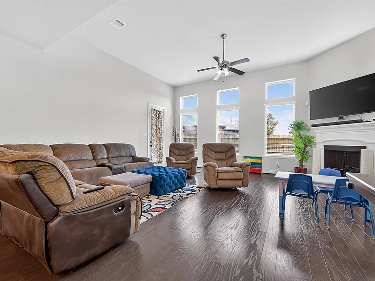 4947 Thunder Creek Ln — Photo 13