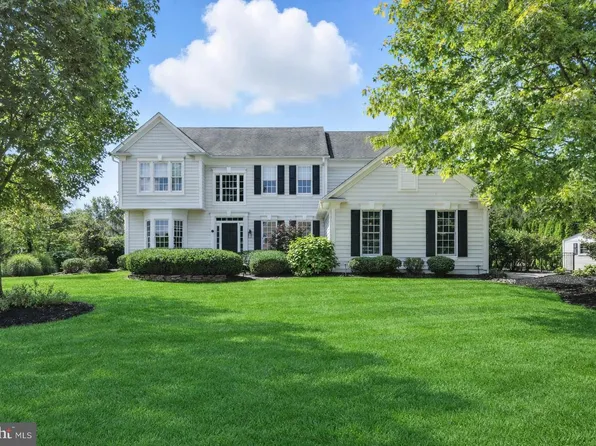 2 Eagleton Farm Rd, Newtown, PA 18940