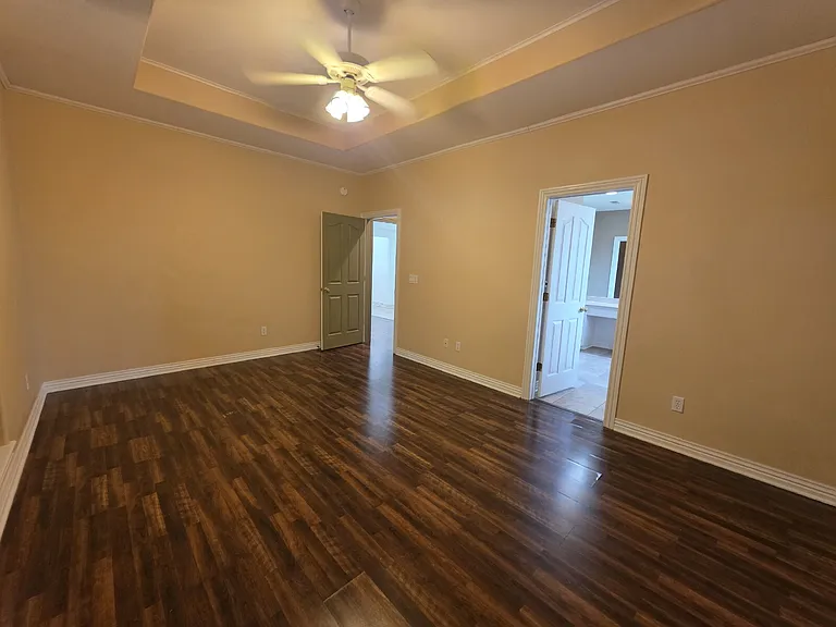 302 Cross Creek Dr — Photo 11