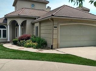 462 NE Point Cir, Lees Summit, MO 64064