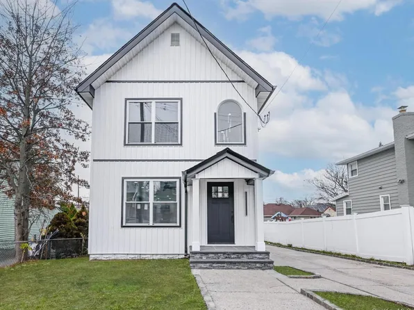 44 Catherine Avenue, Franklin Square, NY 11010