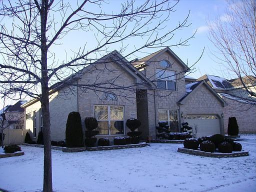 Classic,Elegant front elevation - tone on tone!