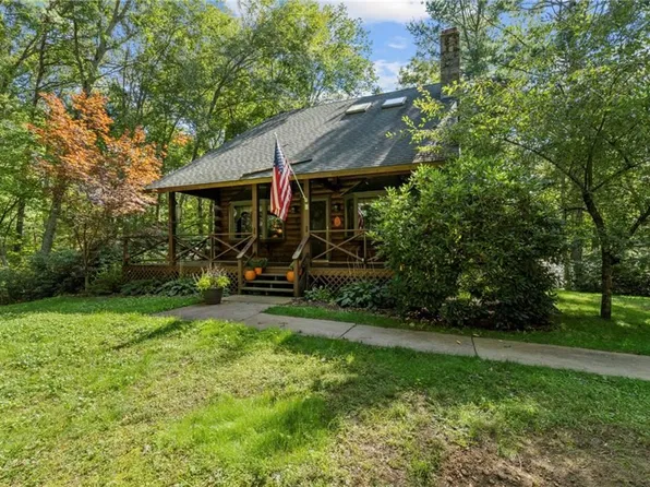 4 Wood River Dr, Richmond, RI 02832