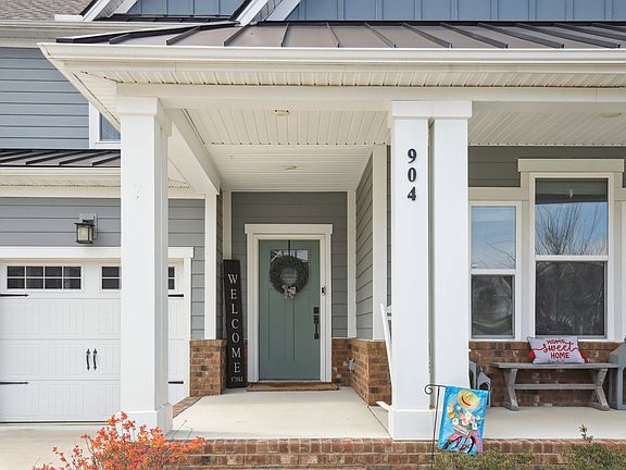 3rd image of 904 Orchid Pl
