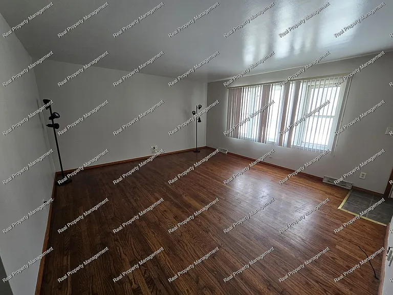 7716 Noble St — Photo 2