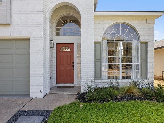 3rd image of 2415 Claudia Dr