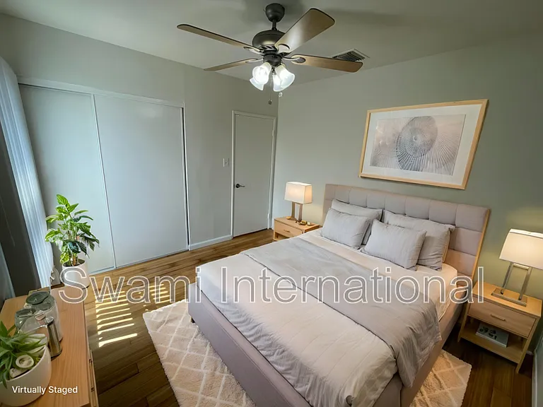 833 W 97th St #4 — Photo 2