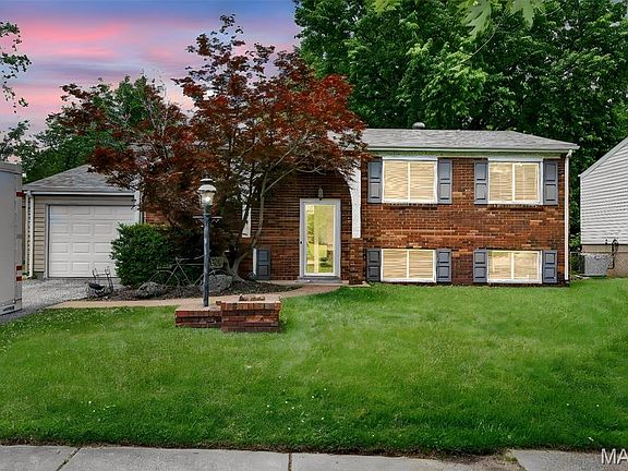 2nd image of 11819 Foxwood Dr