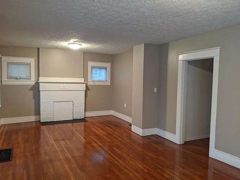 2443 S Dixie Dr — Photo 4