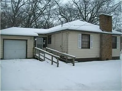 3220 5th St photo 1