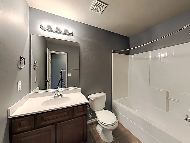1213 Norway Ave — Photo 11