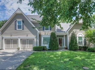 3517 NW Winding Woods Dr, Lees Summit, MO 64064