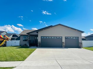 2215 8th St W, Dickinson, ND 58601