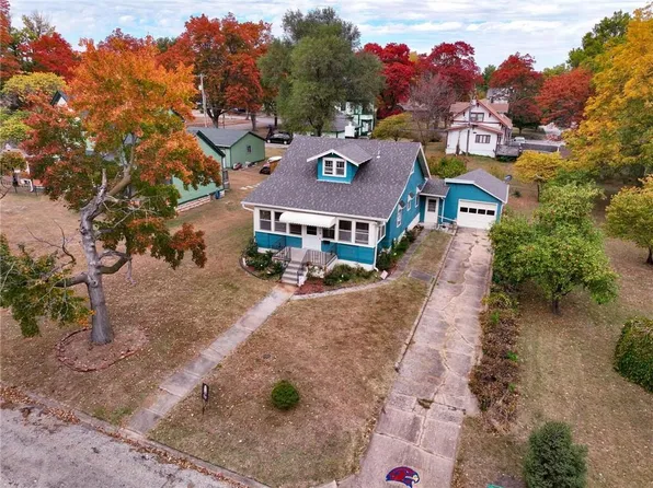 110 Shawnee St, Hiawatha, KS 66434