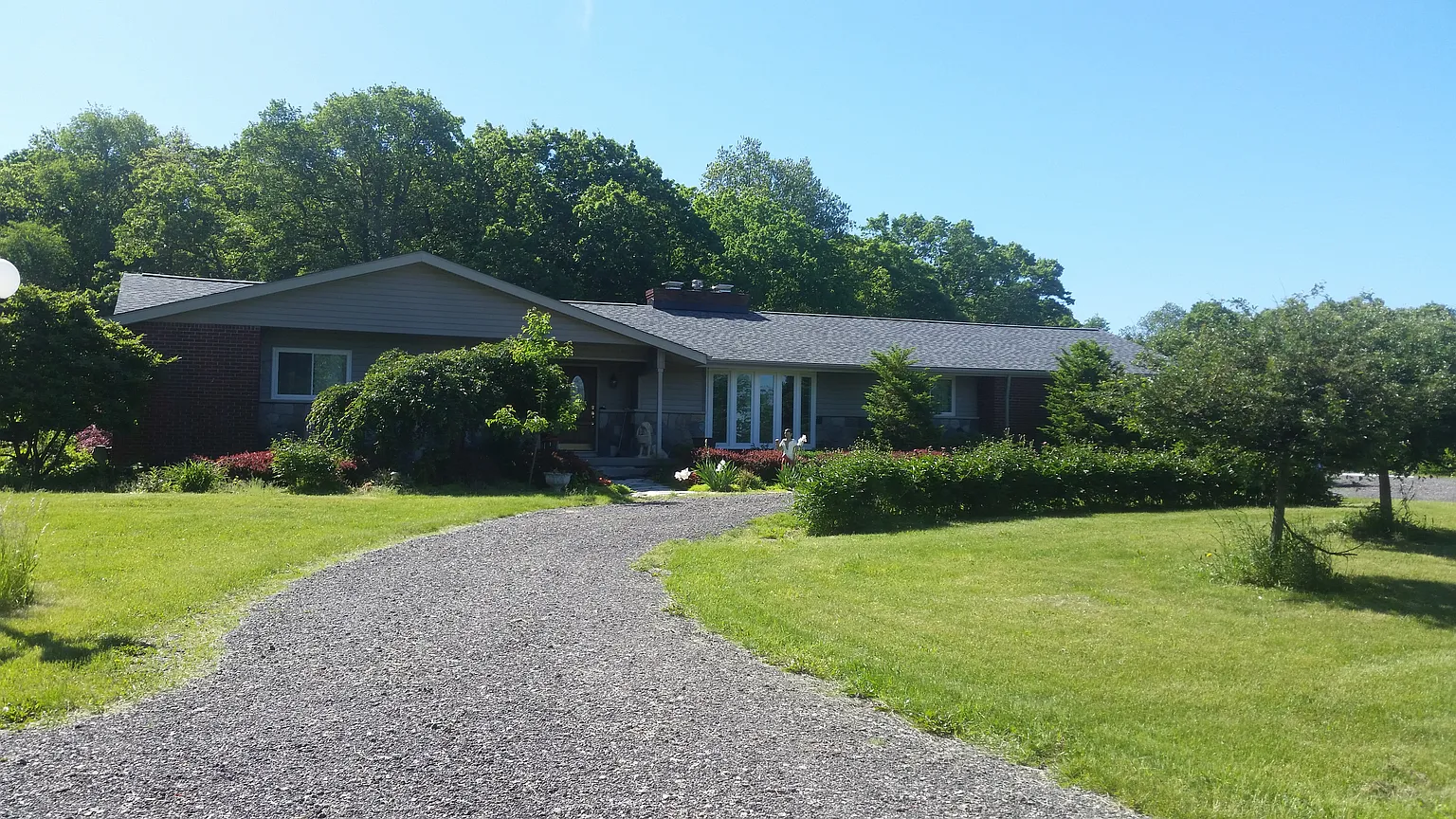 2500 Westwind Dr photo 1