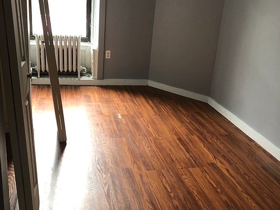 4th image of 219 E 116th St #2