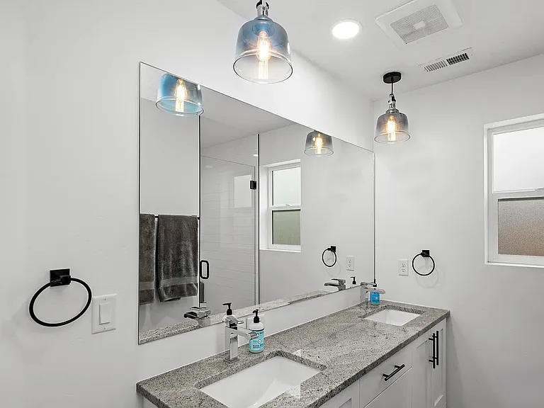 114 E Demming Ln — Photo 12