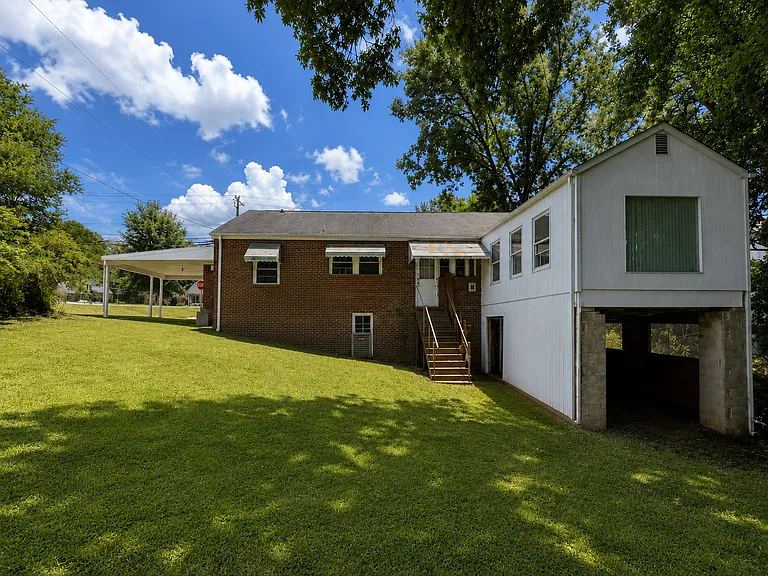 302 Davis Park Rd — Photo 17