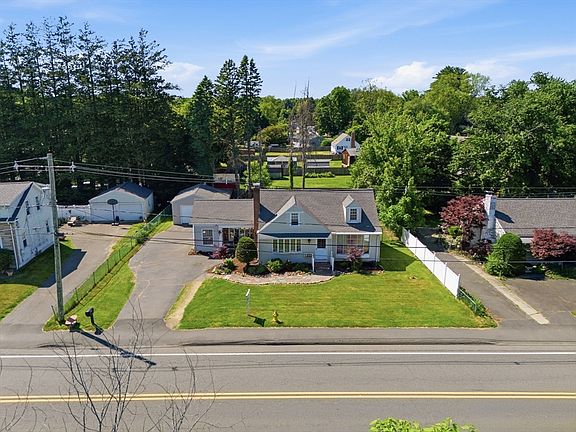 4th image of 375 River Rd